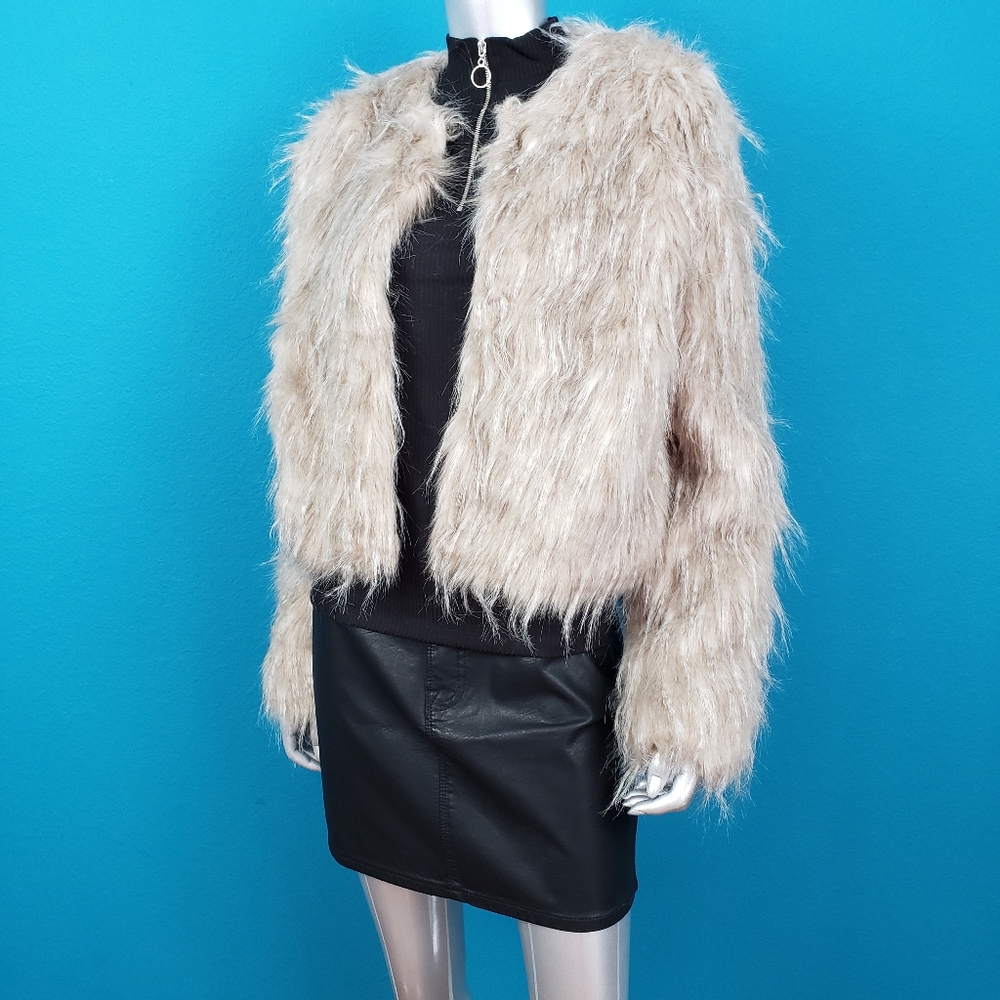 🆕️ 🌃 URBANCODE Faux Feather Crop Jacket // (NWT)